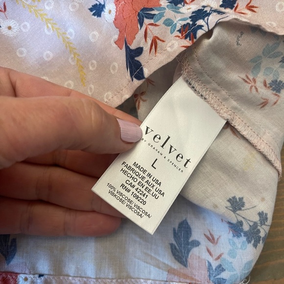 Velvet by Graham & Spencer Floral Ruffle Blouse Size Medium - Picture 11 of 11